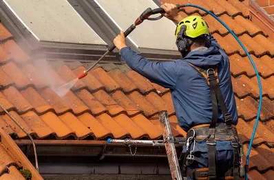 Démoussage et hydrofuge de toiture à Cesseras